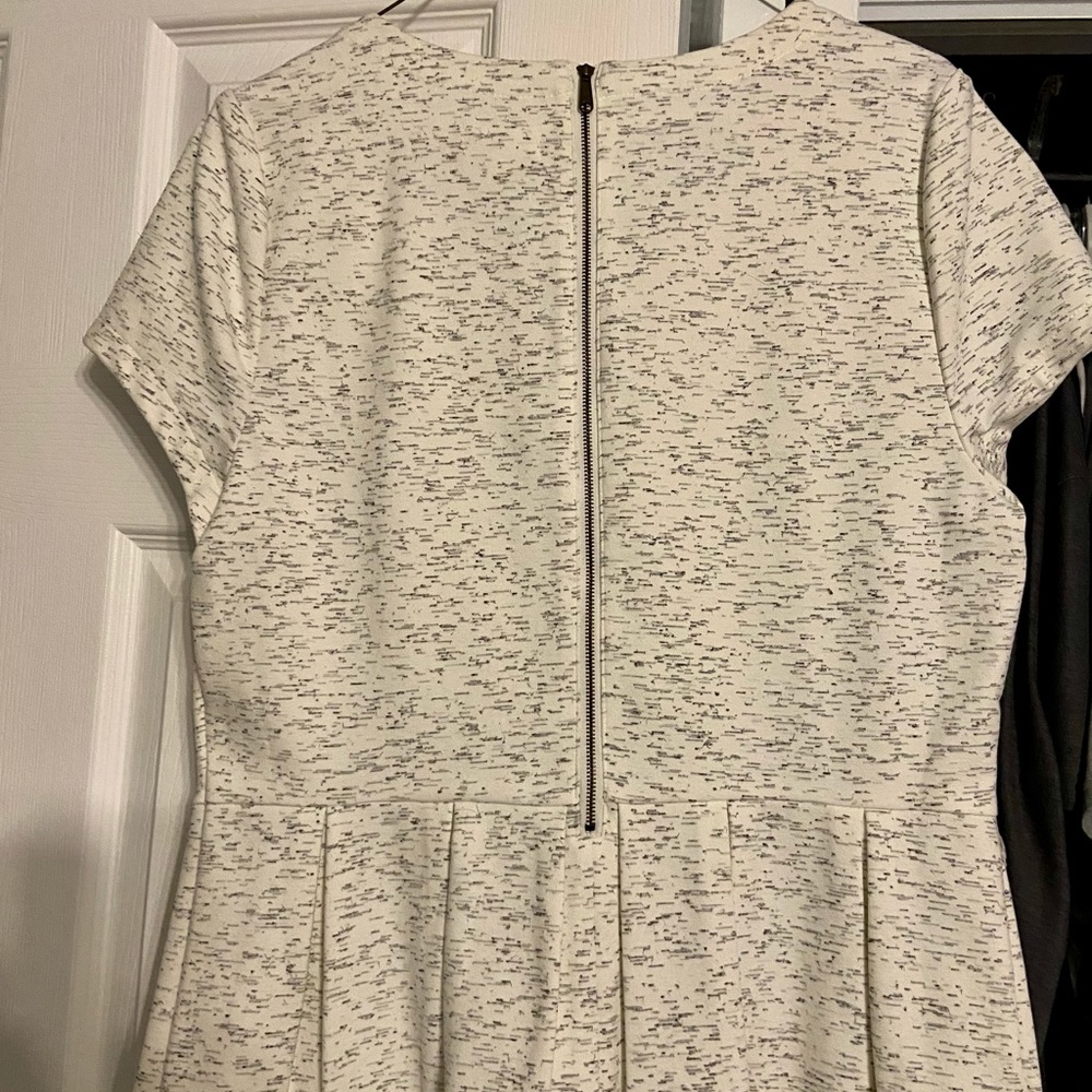 Brand new - never worn short sleeve dress - Picture 3 of 5